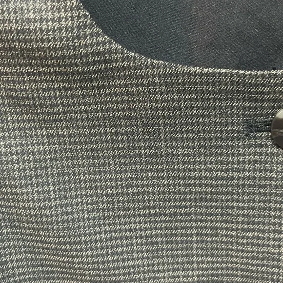 Ann Taylor Black and Brown Sleeveless Tank Top. Size 8 - Picture 2 of 6